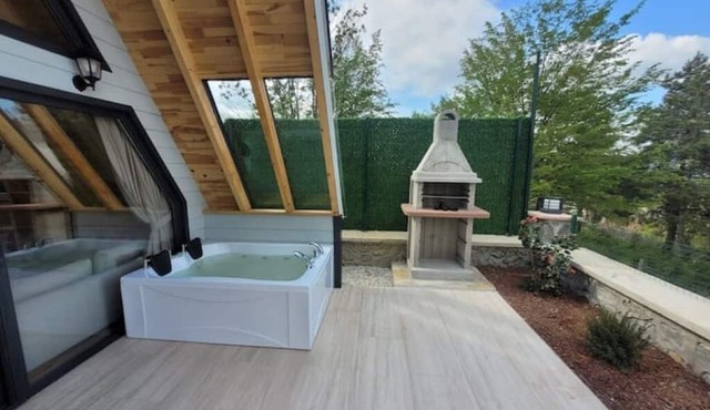 Detached- Heated Pool-Lake and Nature Viewnn