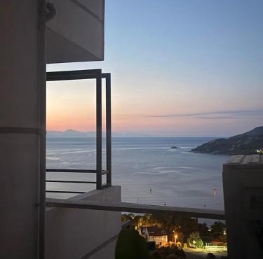 Serena Suites Luxury Sea View Apartment