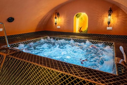 Luxury Ottoman Townhouse - Private Spa & Jacuzzi in Istanbul