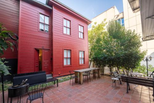 Luxury Townhouse Heart of Galata 5BR 3BA! #425 in Istanbul