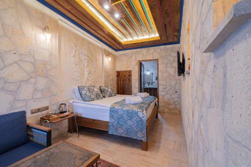 Tyana Cave House in Nar