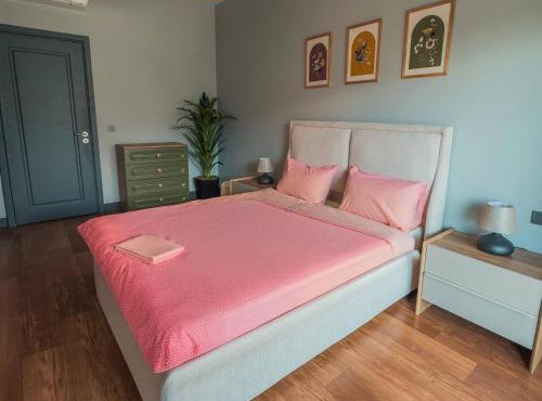 Modern Central Apartment in Taksim w Pool, Gym, Balcony