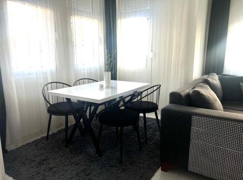 Ground Floor Apartment in the Garden with Excellent Location