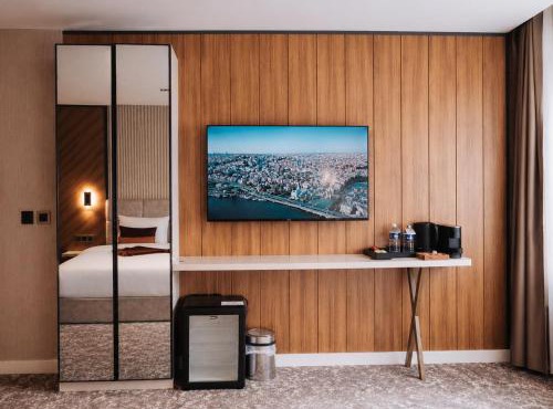 Nevv City Hotel