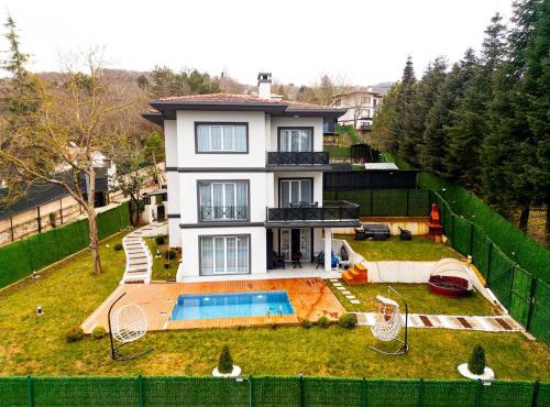 Terrazzo Sapanca - Isıtmalı Havuzlu Villa Sole in Sapanca
