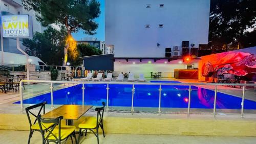 Grand Lavin Hotel