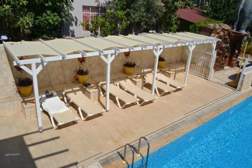 Safari Suit Hotel , Side